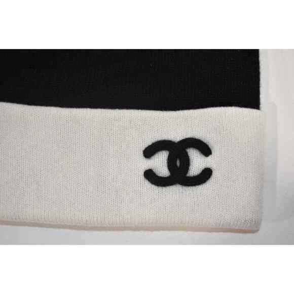 Chanel 22A Cashmere Black White CC Logo Foldover Beanie Winter Hat Cap Cloche main image 8